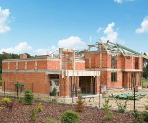 Najczęstsze błędy popełniane przy budowie domu. Jak ich uniknąć?