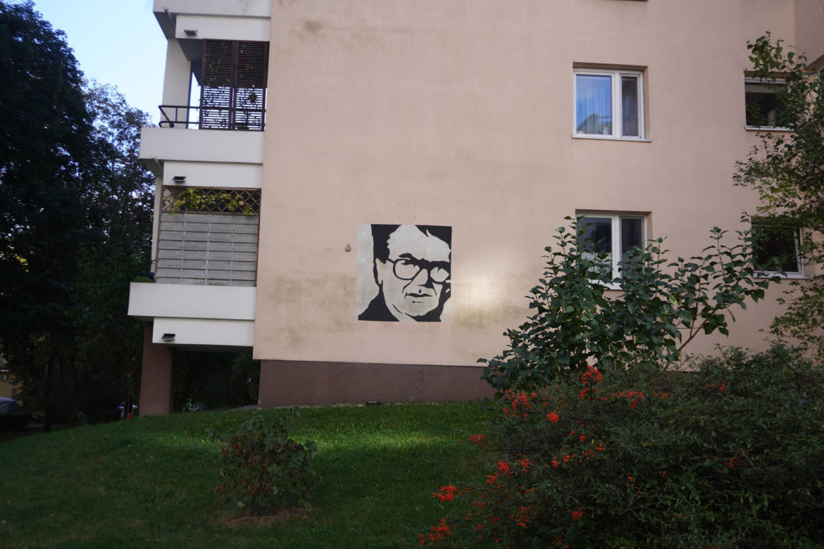 Blok przy ul. Sonaty 6 na Mokotowie, w którym żył Beksiński