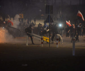 Burdy i zamieszki przy stacji Warszawa Stadion