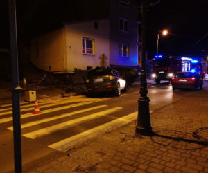 Groza w Olkuszu. Samochód WYLĄDOWAŁ na innym aucie!
