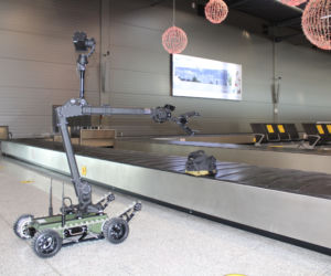 Na lotnisku w Katowicach-Pyrzowicach pojawił się nowy robot pirotechniczy. Ma napęd hybrydowy i kamery na podczerwień [ZDJĘCIA]