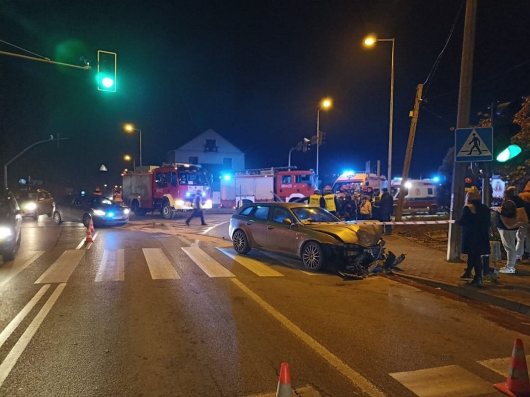 Samochód uderzył w pieszych. Dramatyczny wypadek w Tarnowie