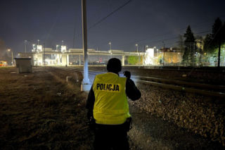 Działania policjantów z garnizonu stołecznego na torach i dworcach