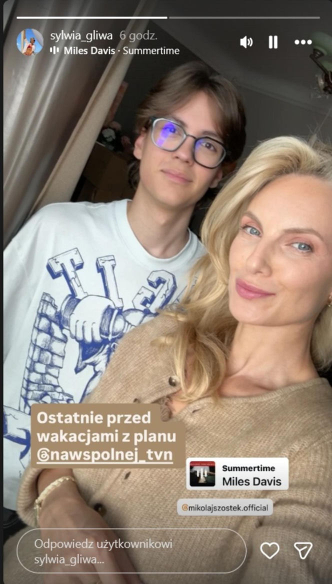 Na Wspólnej na planie. Kajtek (Mikołaj Szostek), Monika (Sylwia Gliwa)