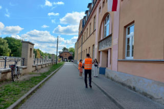 Ewakuowano ponad 850 uczniów i pracowników szkół i pływalni w Lesznie. Akcja służb na Jana Pawła II