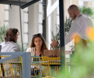 Maciej Musiał w restauracji z dziewczyną
