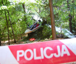 Wypadek szybowca, roztrzaskał się w lesie