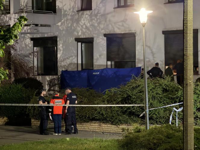 Roman mieszkał z rozkładającym się ciałem brata. Kiedy pojawiły się służby, skoczył z okna i zginął