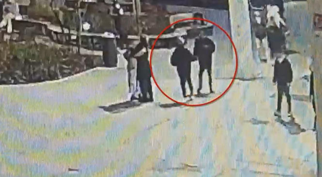 Skatował 20-latka na oczach kamer. Policja pokazała, co stało się w centrum Warszawy