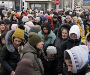 Uchodźcy z Ukrainy bez żadnego reżimu sanitarnego rozlewają się po Polsce