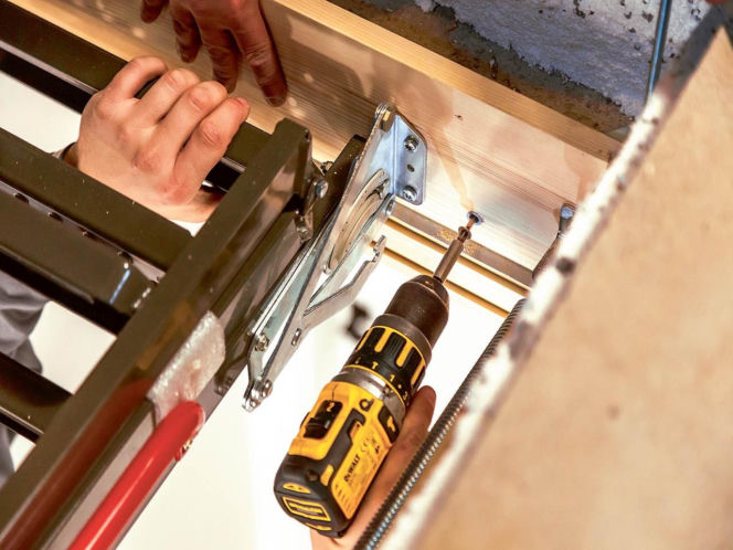 Przykręcanie skrzynki