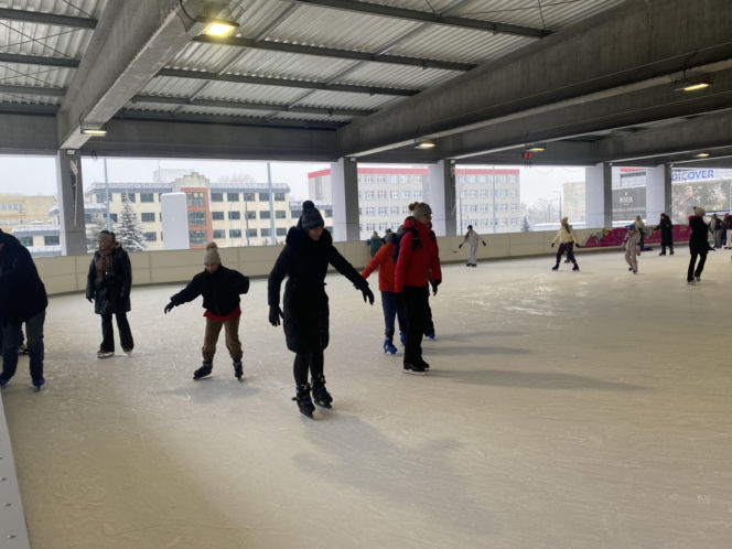 Kryte lodowisko przy Hali Urania