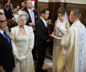 Na Wspólnej odcinek 2000, Monika (Sylwia Gliwa), Damian (Waldemar Błaszczyk), Joanna (Anna Cieślak) i Bogdan (Wojciech Brzeziński)