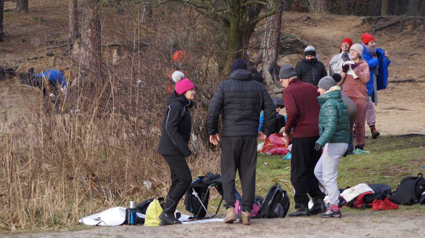 Zimna kąpiel morsów w podbydgoskich Pieckach [ZDJĘCIA]