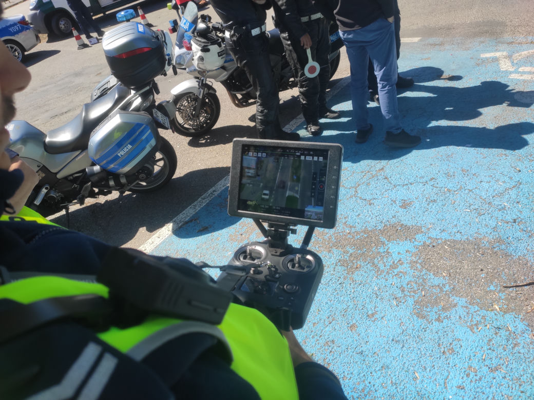 "Ratownik w każdym samochodzie" - Działania policji i ratowników