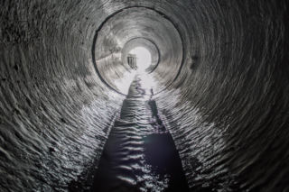 Wszechwładne rury ze ściekami. Blokują budowę metra, tramwaju, tunelu S7