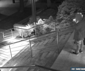 Przyszedł na KOMENDĘ i zapalił skręta z marihuany. Policja była BEZWZGLĘDNA!