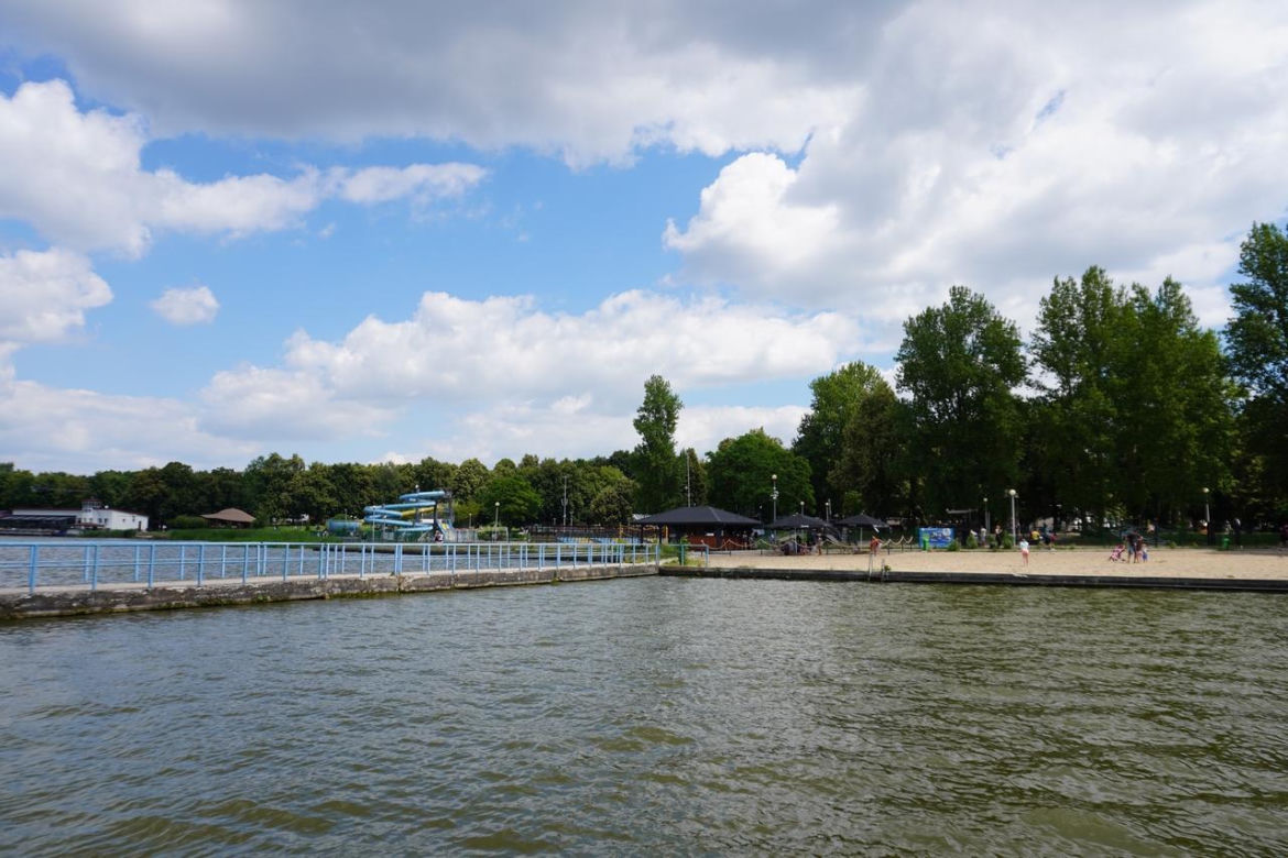 Lublinianie ruszyli nad Zalew Zemborzycki. Tak spędzili pierwszy weekend wakacji nad "lubelskim morzem"
