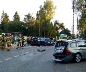 Karambol pod Piasecznem. 8 aut zniszonych w Zalesiu dolnym