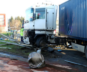 Wypadek TIRA na trasie Siekierkowskiej