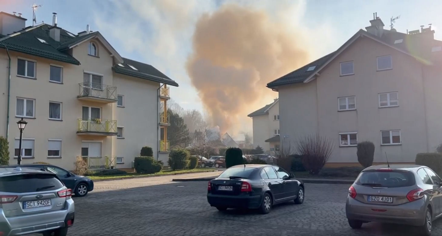 Tragedia w Ustroniu! Wybuch gazu rozsadził dom jednorodzinny. Jedna osoba wyciągnięta spod gruzów