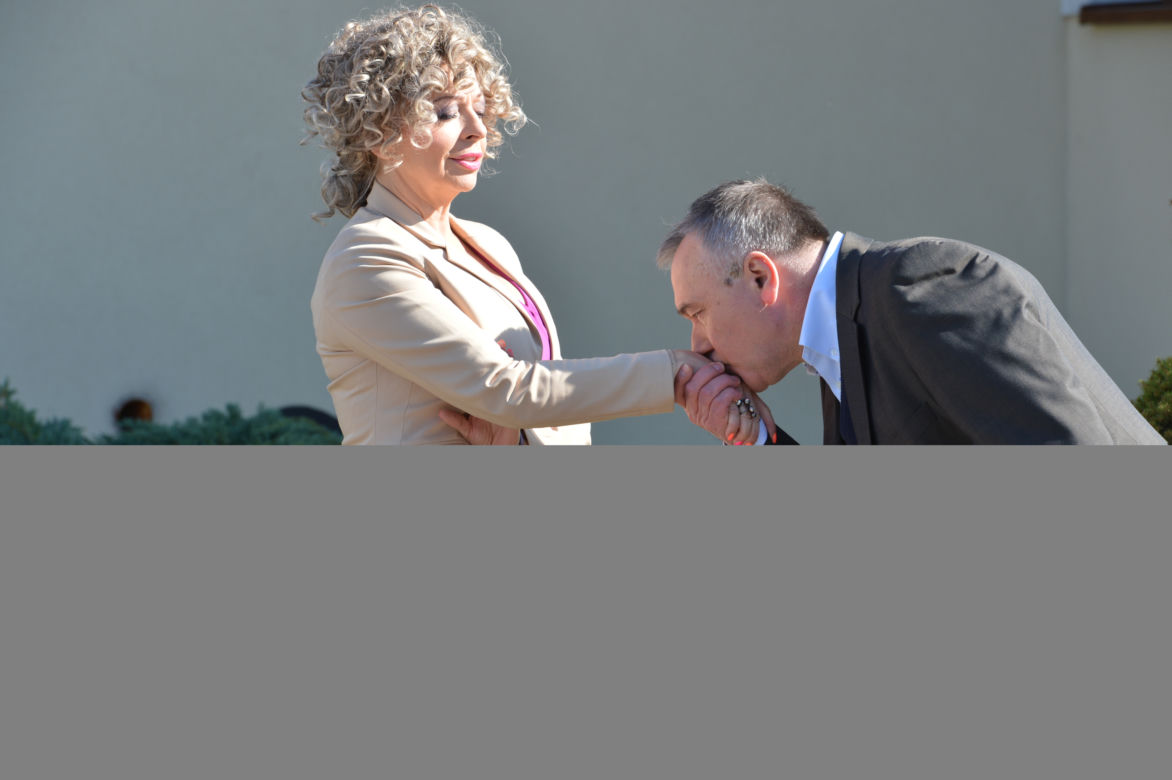 Ranczo 9 sezon odc. 112. Magister aptekarz Ryszard (Leon Charewicz), Halina (Violetta Arlak)
