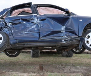 Zderzenie autobusu szkolnego z Audi. Śmigłowiec zabrał nastolatków