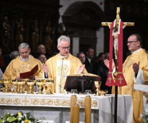 Msza za ofiary Smoleńska w Archikatedrze. Obecni Nawrocki i Kaczyńska