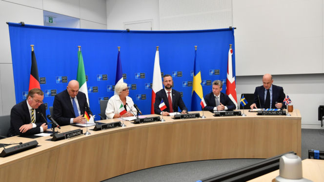 wicepremier - minister obrony narodowej Władysław Kosiniak-Kamysz wziął udział w spotkaniu ministrów obrony NATO w Brukseli