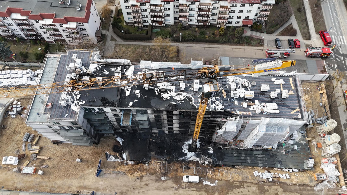 Blok po pożarze na Laurowej