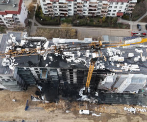 Blok po pożarze na Laurowej