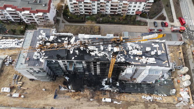 Blok po pożarze na Laurowej