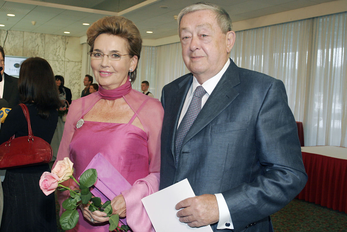 Bożena Walter w żałobnej czerni po śmierci męża. Tak wyglądali z Mariuszem Walterem