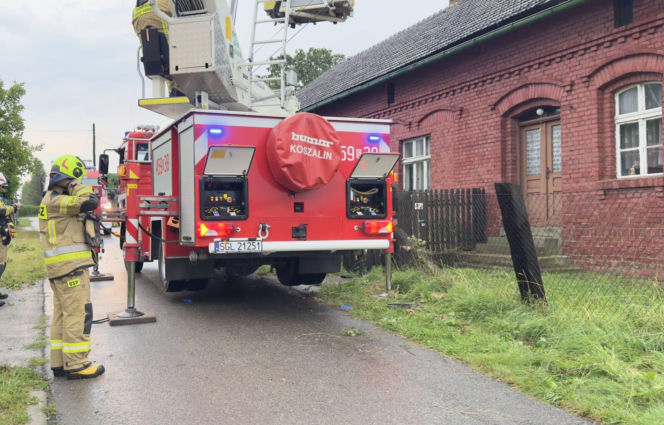 Armagedon nad Polską! Ponad tysiąc interwencji strażaków, zalany szpital i zerwane dachy. Są ranni!