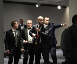 Strzały na kolacji z udziałem Donalda Trumpa