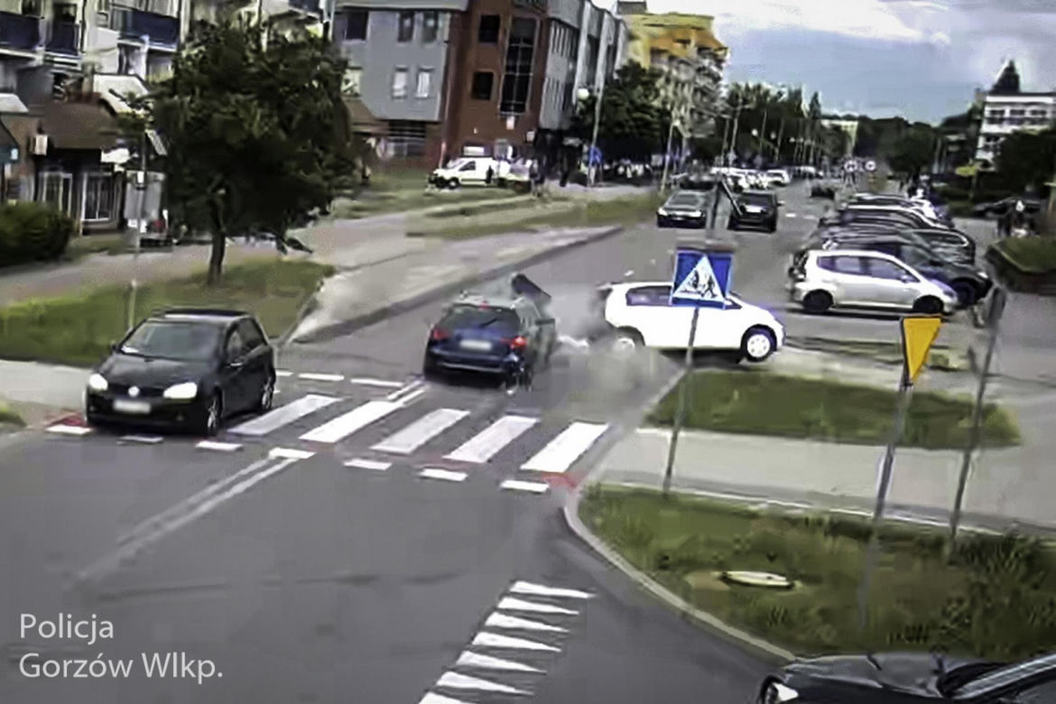 Pijany wjechał w samochód i uciekał
