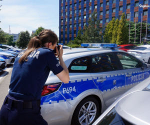 Śląska policja ma nowe radiowozy - hybrydowe Toyoty Corolle i szybkie Kie Stinger