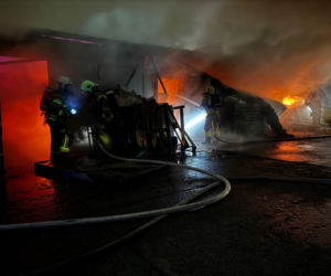 Kilkanaście godzin walki z wielkim pożarem w Rawiczu. Milionowe straty