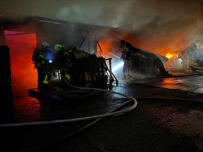 Kilkanaście godzin walki z wielkim pożarem w Rawiczu. Milionowe straty