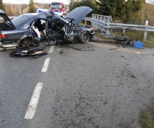 WYPADEK w Siemiechowie. Kierował 18-latek. Jego rówieśnik poważnie ranny