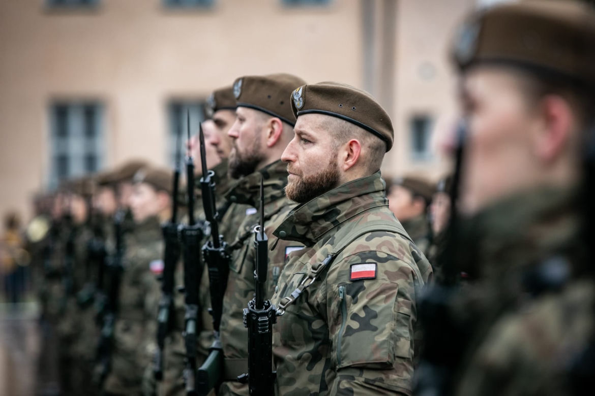 Uroczysta przysięga w Braniewie. Niemal 170 nowych żołnierzy w szeregach brygady WOT [ZDJĘCIA]