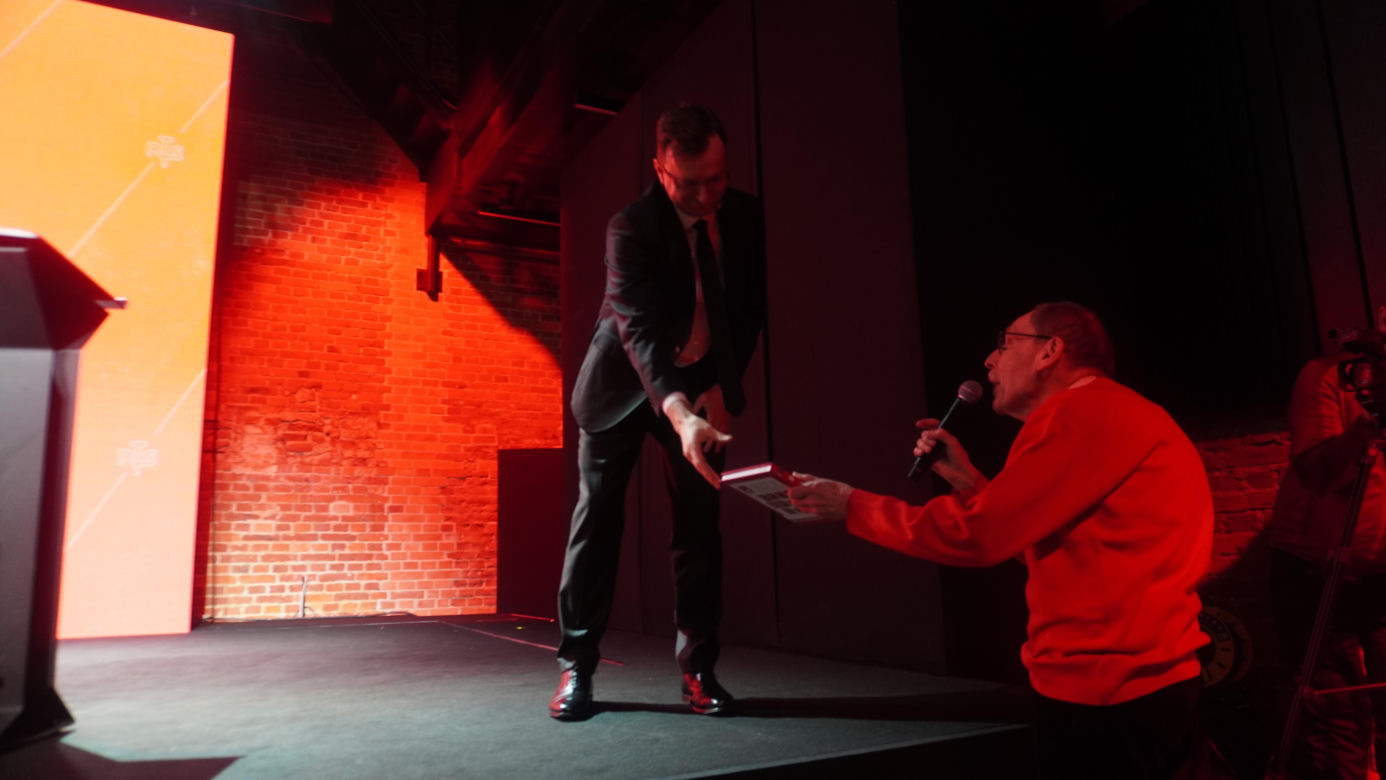 Wielki dzień w ponad 100-letniej historii Widzewa. Robert Dobrzycki oficjalnie nowym właścicielem klubu