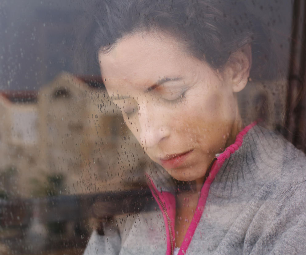 W tym wieku czujemy się najmniej szczęśliwi