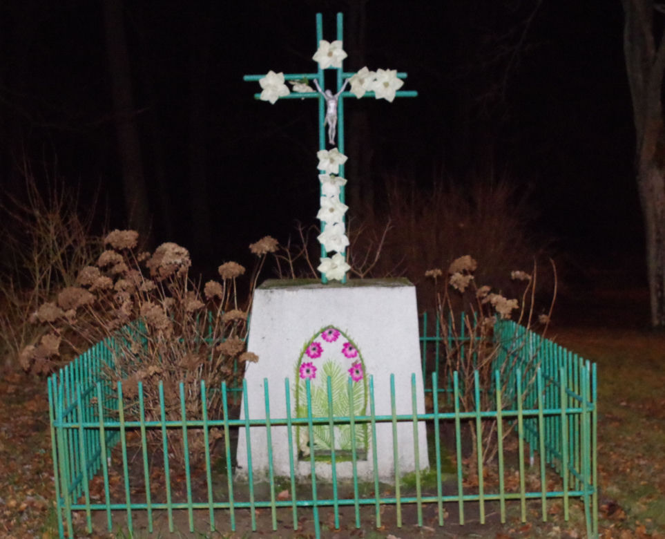 Zniszczone kapliczki