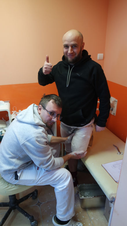 Ukraiński żołnierz stanął na nogi dzięki Polakom. W takich warunkach walczył [GALERIA]