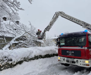 Podkarpacie pod śniegiem. Tysiące domów bez prądu, drogi sparaliżowane. Sprawdź, co dzieje się w regionie!