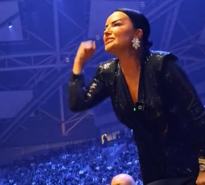 Kamila Wybrańczyk podczas walki Artura Szpilki na KSW