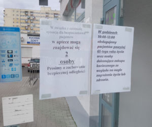 Kolejki przed sklepami w Bydgoszczy