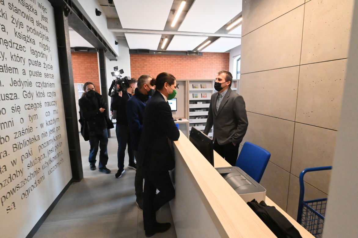  Filia nr 7 Miejskiej Biblioteki Publicznej na placu Matki Teresy w Szczecinie, 9 bm. Biblioteka powstała w XIX-wiecznym odrestaurowanym budynku przy pl. Matki Teresy z Kalkuty