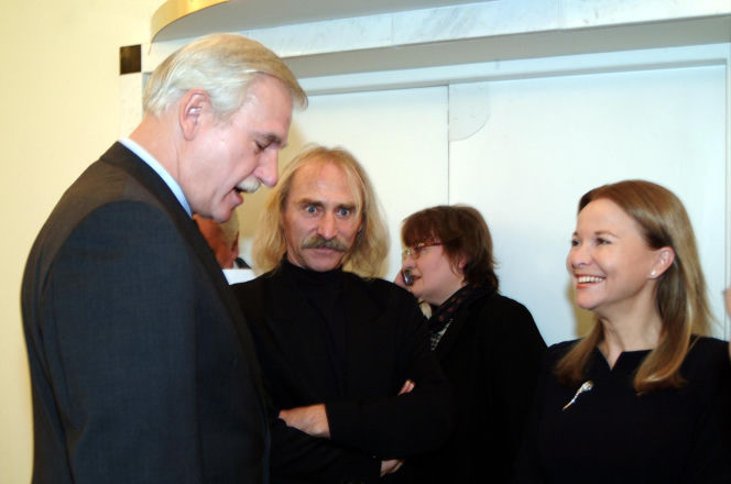 Mało kto wie, że Andrzej Olechowski prezenterem muzycznym i był DJ-em. Wspomniała go gwiazd TVP